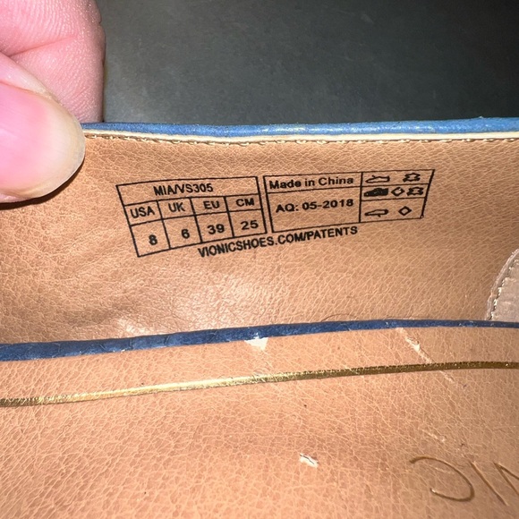 Vionic Madison Mia Blue Textured Pumps - Picture 7 of 9